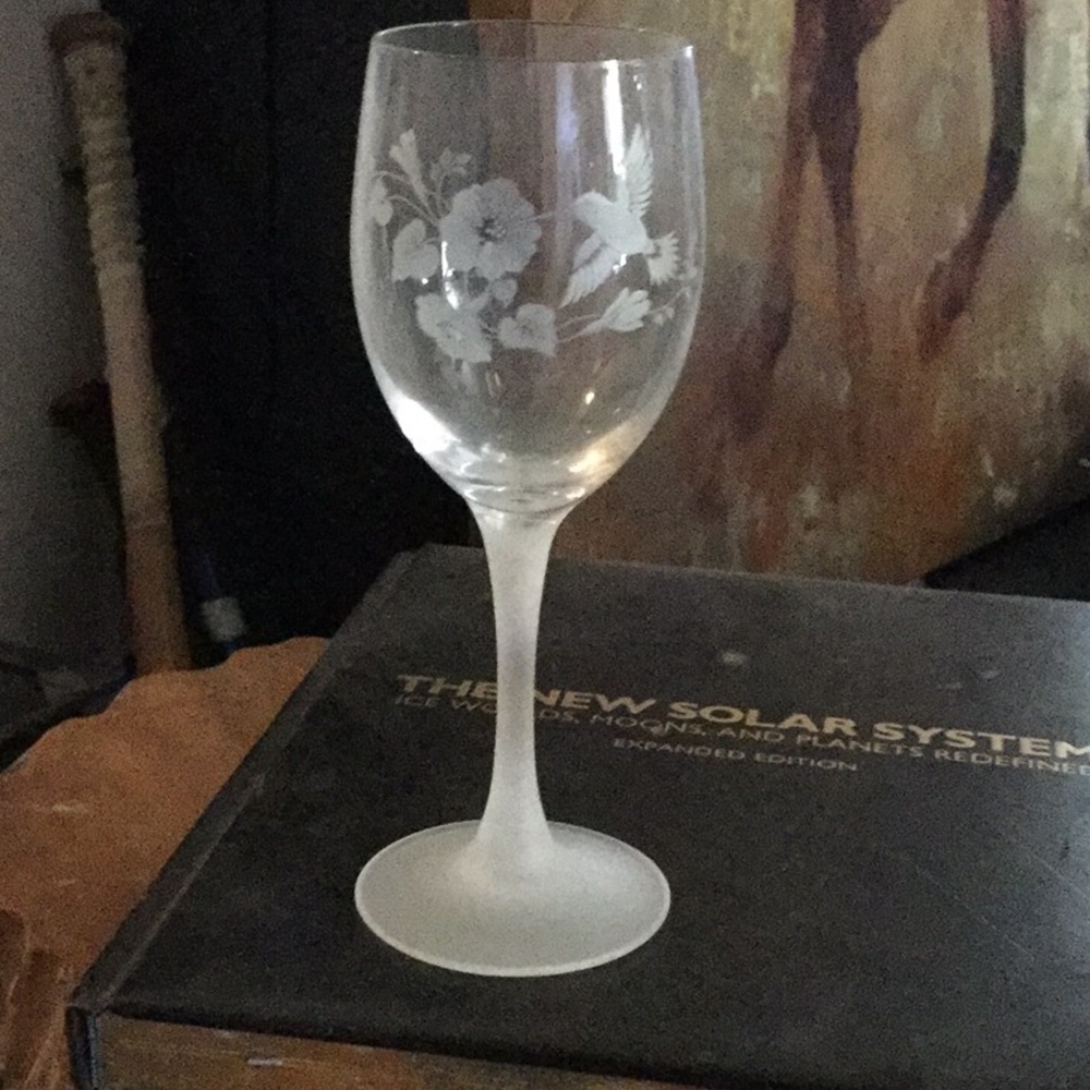 Avon Hummingbird Crystal Wine Glasses set of 2 New in original box